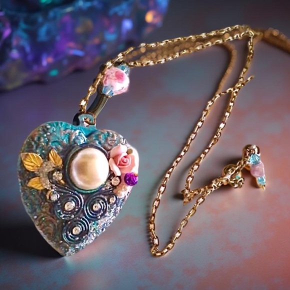 Handcrafted Heart Necklace with Handcrafted chain - Picture 11 of 15